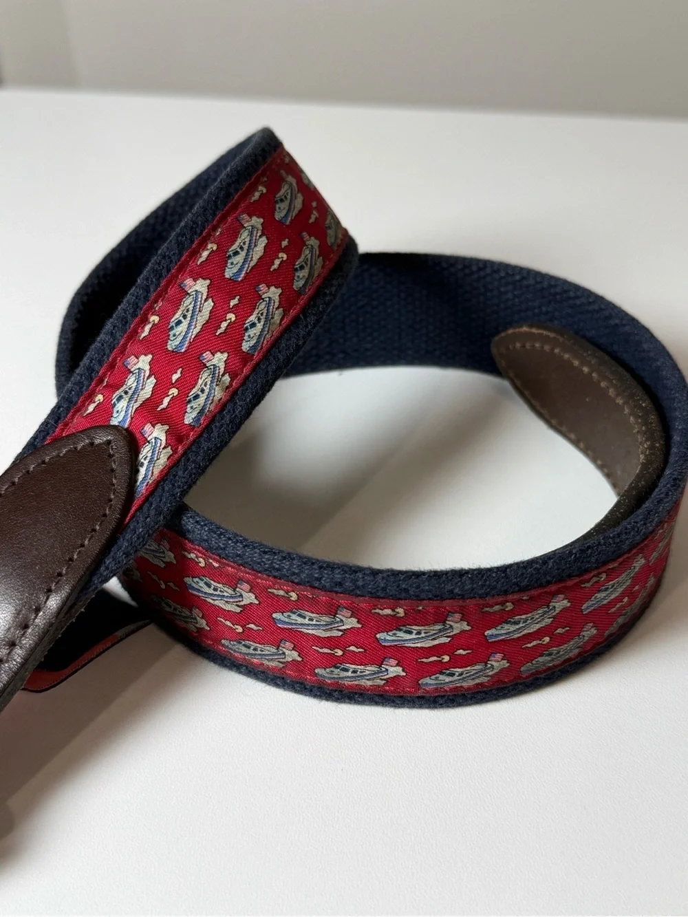 Vineyard Vines 32W Sailing Boat Red and Navy All Over Print Pattern Belt Preppy